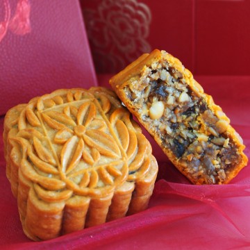 Assorted Nuts Traditional Mooncake