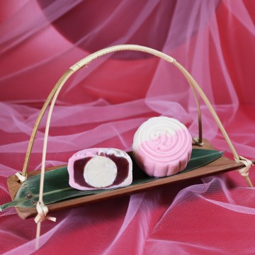 Raspberry Lychee Snowskin Mooncake